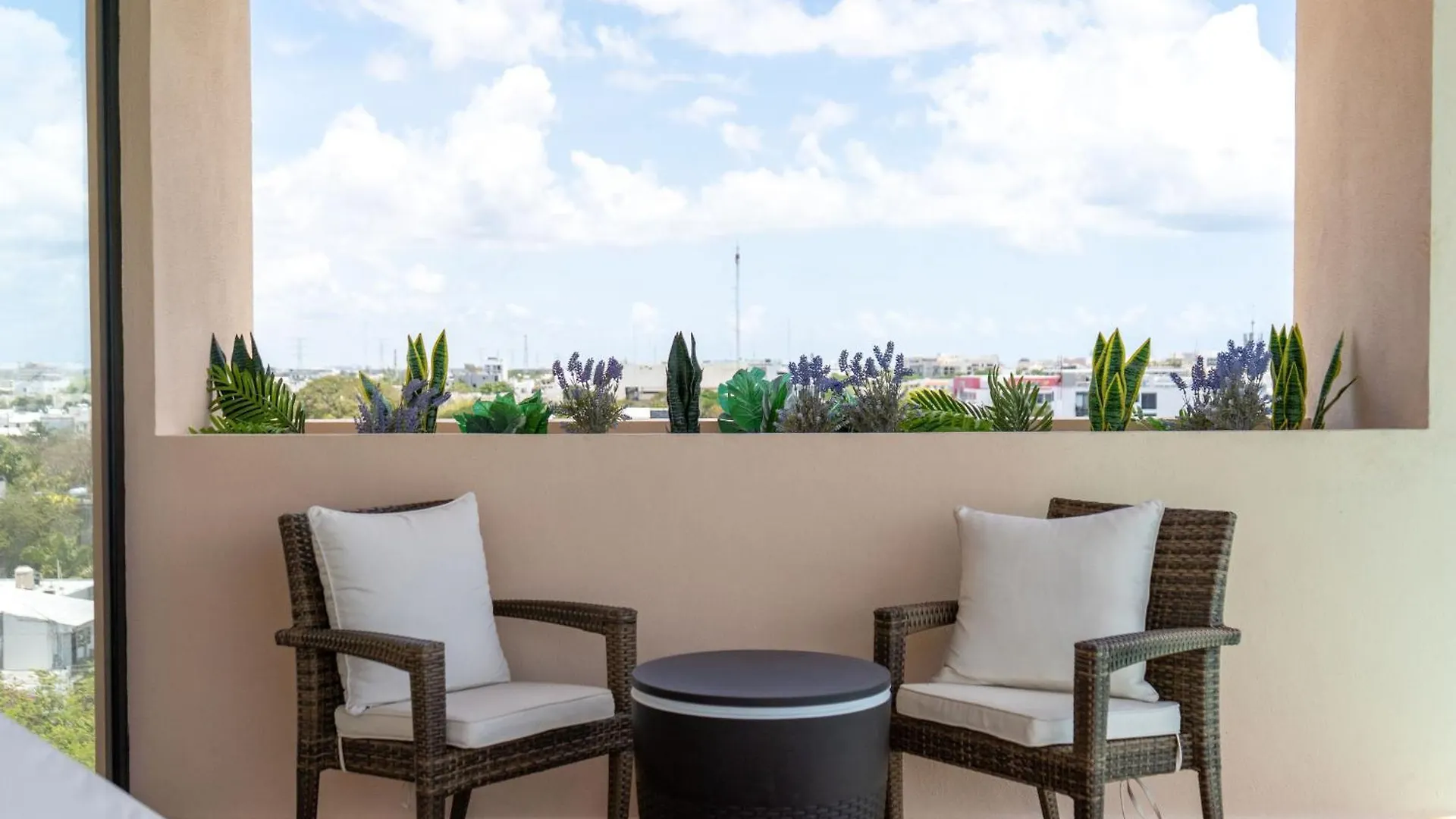 Elegant Lux Condo - Fast Wi-Fi- Near The Beach Playa del Carmen Mexico
