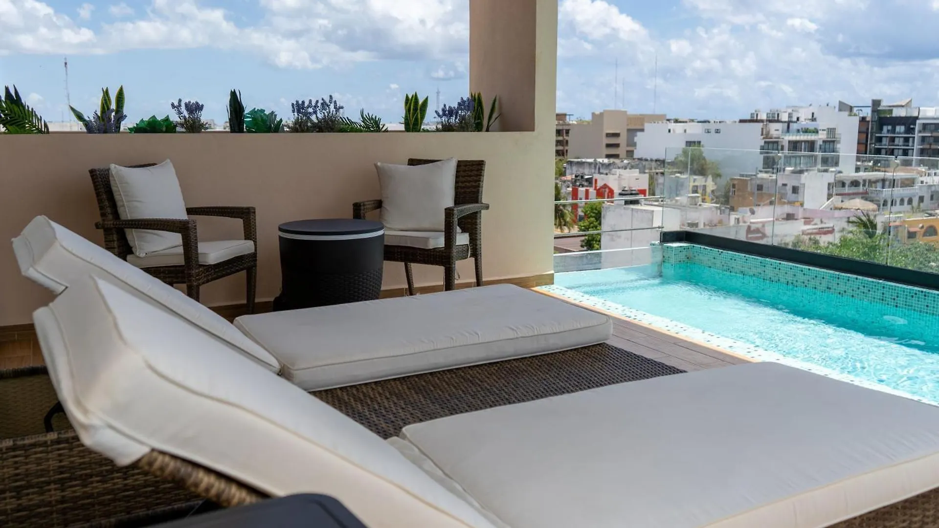 Elegant Lux Condo - Fast Wi-Fi- Near The Beach Playa del Carmen